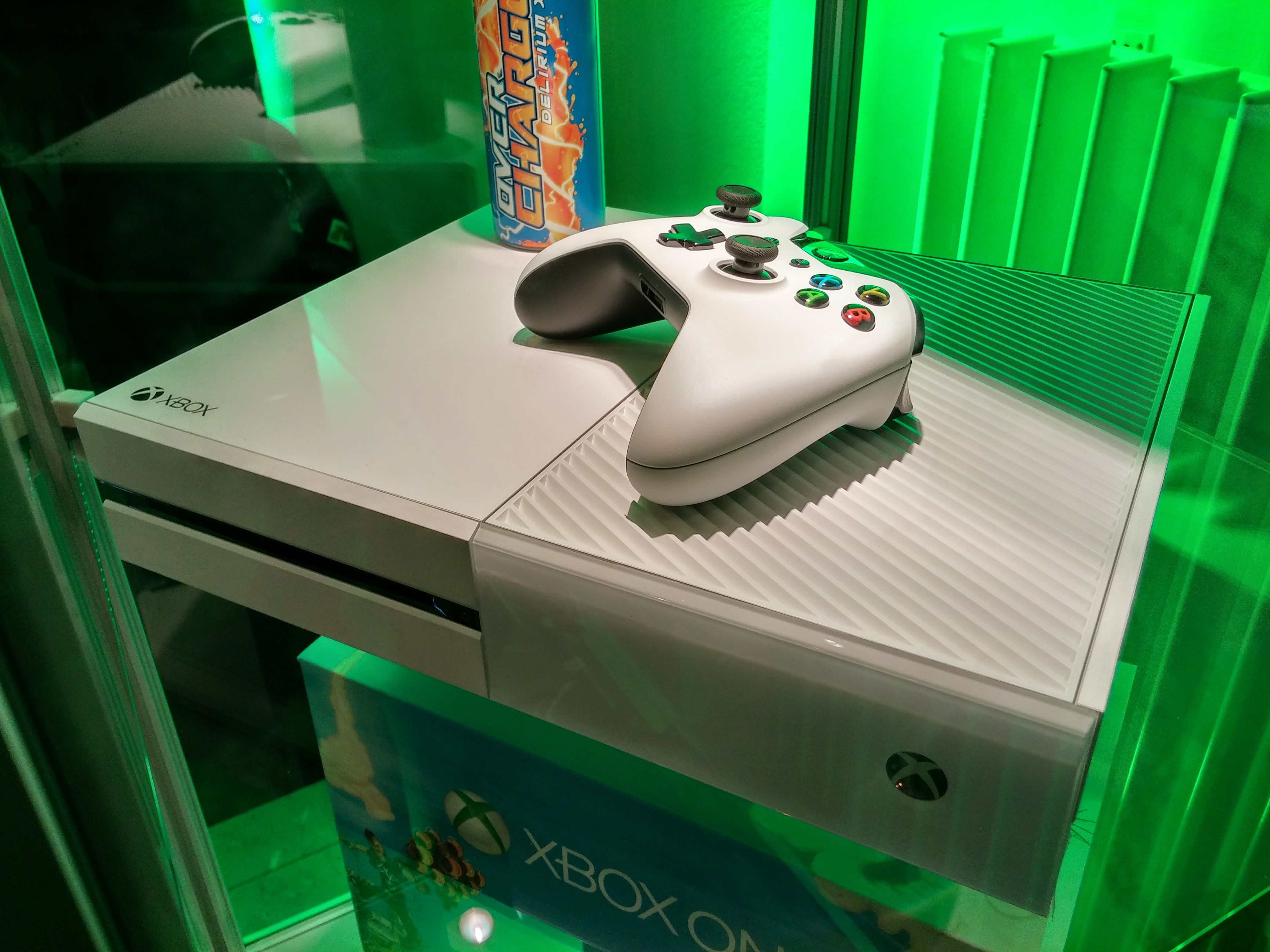 Стоит xbox 5. Xbox one модели. Xbox one s эксклюзивные цвета. Xbox градация. Под мод иксбокс.